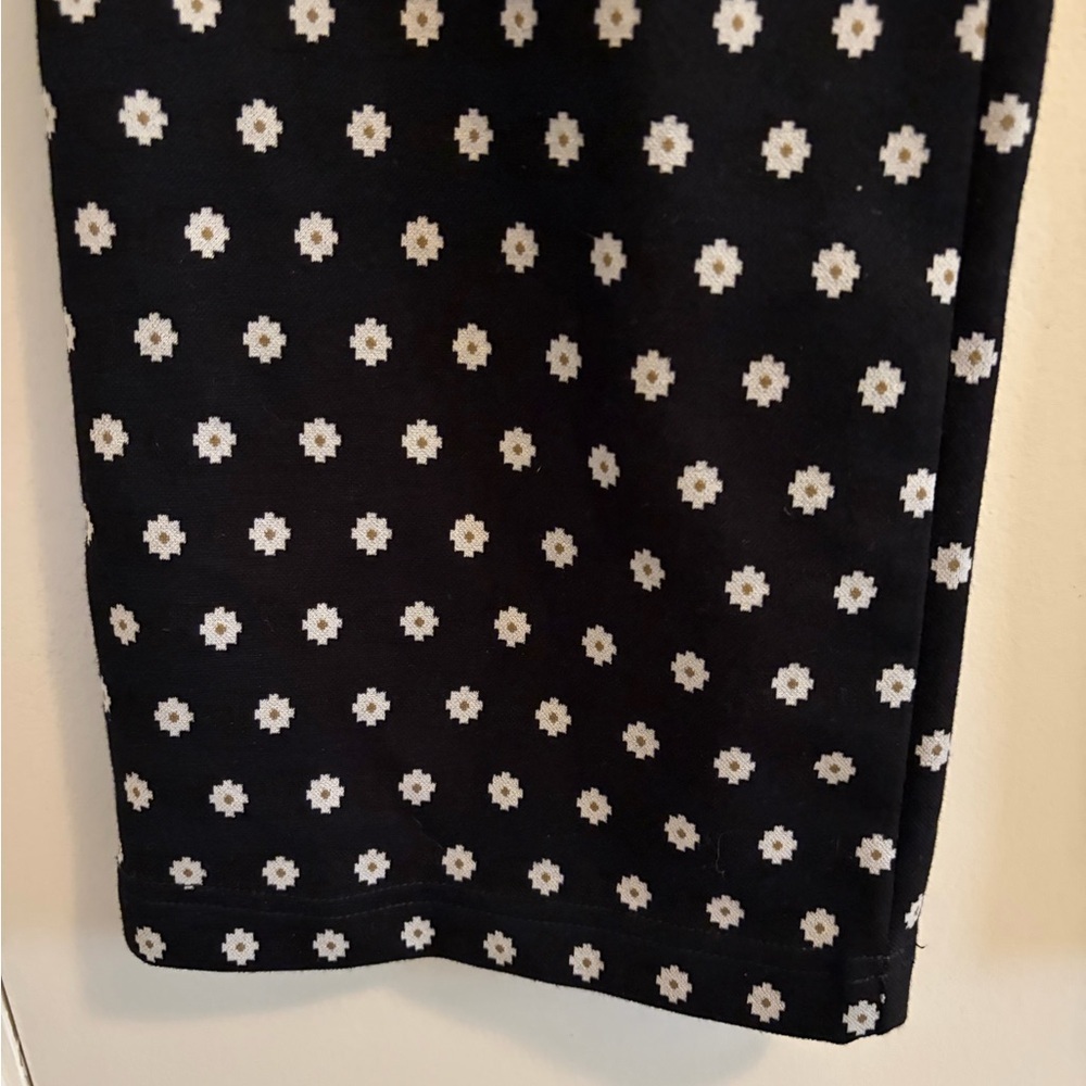 Anthropologie Mikayla Cropped Flare Pants Black Ditsy Daisy Print Size Medium - Picture 5 of 11